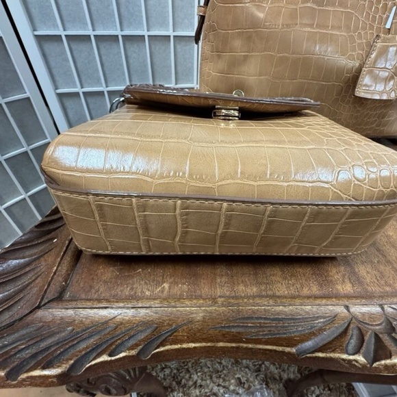 a.New.Day,Woman,2 purse+handbags $22,Each,Honey coffe,Zip,Pockets,Faux Leather.! - Picture 6 of 16